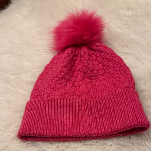Athleta Cozy Vibrant Pink Knit Beanie with Pom-Pom Size OS pre-owned. - Picture 2 of 3